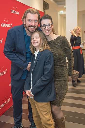 Kinopremiere ´Klammer - chasing the line´ - Cineplexx Milennium City, Wien - Mi 27.10.2021 - Familie Andreas und Elisabeth SCHMIED mit Sohn38
