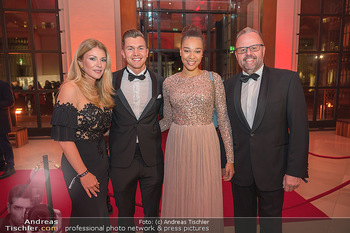 Innocent Gala - Palais Liechtenstein, Wien - Di 02.11.2021 - Jörg und Kerstin RIGGER, Linda LAWAL, Romain SCHINDLER1