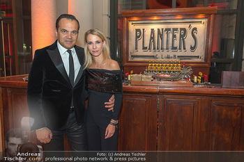 Innocent Gala - Palais Liechtenstein, Wien - Di 02.11.2021 - Robert GLOCK mit Ehefrau Stefanie10