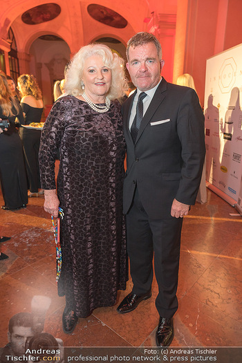 Innocent Gala - Palais Liechtenstein, Wien - Di 02.11.2021 - Marika LICHTER, Cornelius OBONYA18