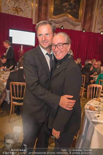 Innocent Gala - Palais Liechtenstein, Wien - Di 02.11.2021 - Philipp HOCHMAIR, Agnes HUSSLEIN42