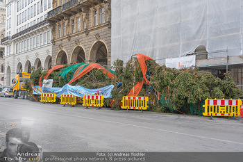 Christbaum Aufstellen - Rathausplatz, Wien - Mi 03.11.2021 - 1