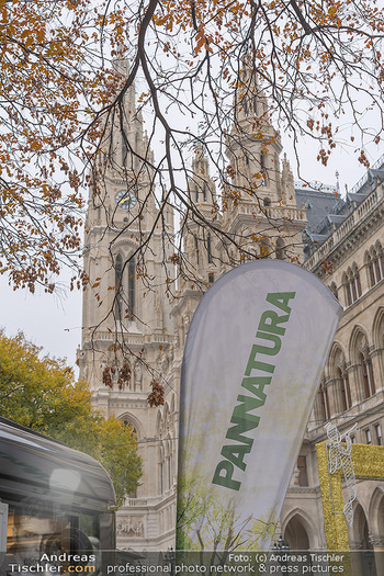 Christbaum Aufstellen - Rathausplatz, Wien - Mi 03.11.2021 - 9