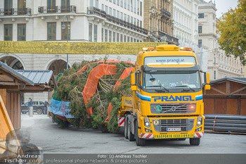 Christbaum Aufstellen - Rathausplatz, Wien - Mi 03.11.2021 - 15