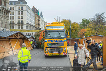 Christbaum Aufstellen - Rathausplatz, Wien - Mi 03.11.2021 - 17
