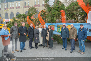 Christbaum Aufstellen - Rathausplatz, Wien - Mi 03.11.2021 - 24