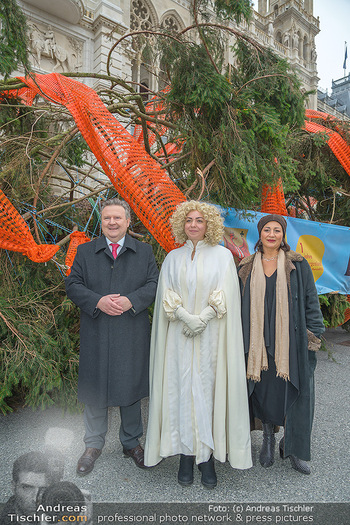 Christbaum Aufstellen - Rathausplatz, Wien - Mi 03.11.2021 - Michael LUDWIG, Christkind, Veronica KAUP-HASLER31