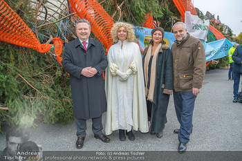 Christbaum Aufstellen - Rathausplatz, Wien - Mi 03.11.2021 - Michael LUDWIG, Christkind, Veronica KAUP-HASLER, Matthias GRÜN34