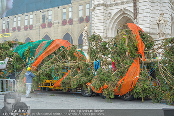 Christbaum Aufstellen - Rathausplatz, Wien - Mi 03.11.2021 - 42
