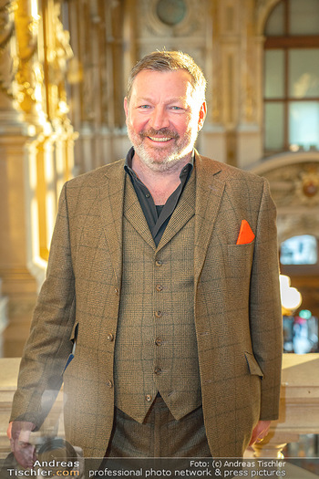 Goldenes Ehrenzeichen für Hans Staud - Burgtheater - Mo 08.11.2021 - Robert REINAGL (Portrait)25