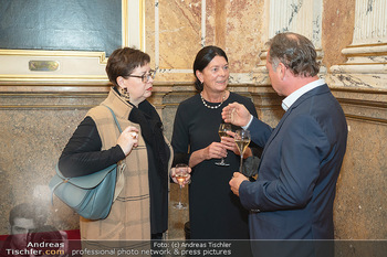 Goldenes Ehrenzeichen für Hans Staud - Burgtheater - Mo 08.11.2021 - Christine MAREK, Karin RISSER56