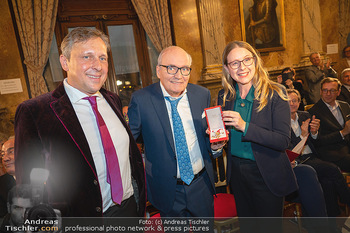 Goldenes Ehrenzeichen für Hans Staud - Burgtheater - Mo 08.11.2021 - Stefan SCHAUER, Hans STAUD, Margarete SCHRAMBÖCK99