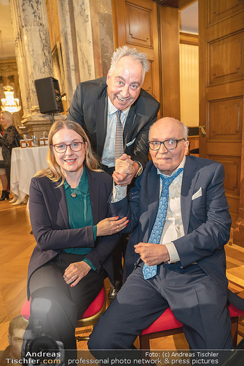 Goldenes Ehrenzeichen für Hans Staud - Burgtheater - Mo 08.11.2021 - Hans STAUD, Margarete SCHRAMBÖCK, Karl-Heinz JOHNEN124