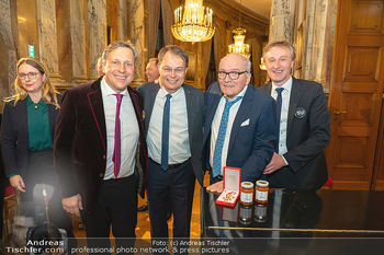 Goldenes Ehrenzeichen für Hans Staud - Burgtheater - Mo 08.11.2021 - Hans STAUD, Gerhard DREXEL, Stefan SCHAUER, Jürgen HAGENAUER138