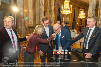 Goldenes Ehrenzeichen für Hans Staud - Burgtheater - Mo 08.11.2021 - 140