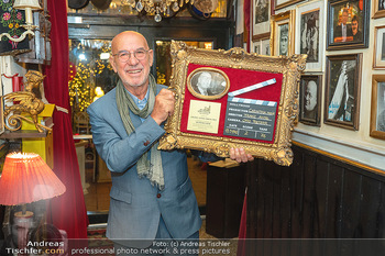 Franz Antel Preis für Otto Retzer - Marchfelderhof - Mo 08.11.2021 - Otto RETZER mit dem Franz Antel Preis1