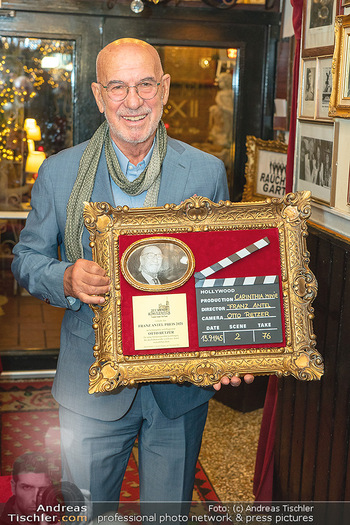 Franz Antel Preis für Otto Retzer - Marchfelderhof - Mo 08.11.2021 - Otto RETZER mit dem Franz Antel Preis34
