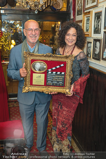Franz Antel Preis für Otto Retzer - Marchfelderhof - Mo 08.11.2021 - Otto RETZER mit dem Franz Antel Preis, Laudatorin Barbara WUSSOW36
