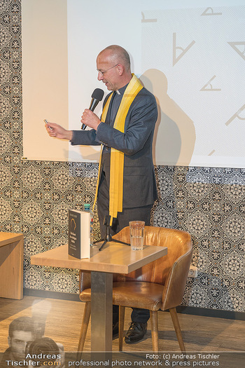 Johannes Huber Buchpräsentation - Thalia Wien - Mi 10.11.2021 - 39