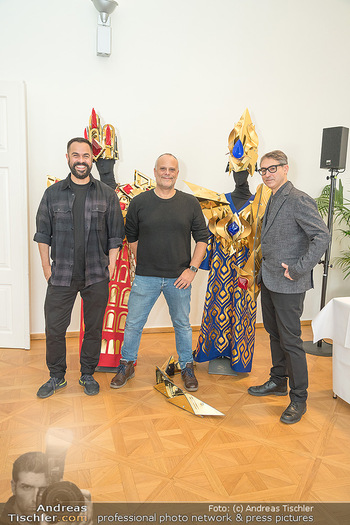 Pressekonferenz zu Nabucco - MQ Barocke Suiten, Wien - Do 18.11.2021 - Pepe CORZO (Kostüm), Thanassis DEMIRIS (Bühne), Francisco NEGR13