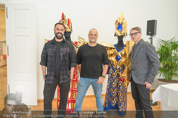 Pressekonferenz zu Nabucco - MQ Barocke Suiten, Wien - Do 18.11.2021 - Pepe CORZO (Kostüm), Thanassis DEMIRIS (Bühne), Francisco NEGR14
