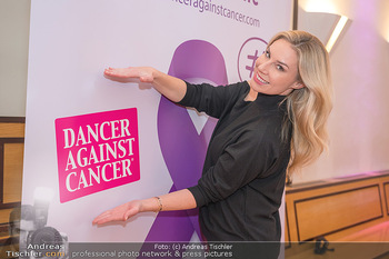 Dancer against Cancer Kalendershooting Tag 1 - Tanzschule Rueff, Wien - Mi 01.12.2021 - Nina KRAFT76