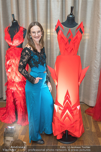 Haute Couture Austria Award - Hotel Steigenberger, Wien - Di 11.01.2022 - Siegerin Julia Lara KÖNIG mit Siegerkleid mit Elementen aus dem23