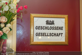 1. Gedenktag Gerhard Bocek - Marchfelderhof - Mi 02.02.2022 - Schild Geschlossene Gesellschaft, Türschild, VIP, Bereich, Tür73