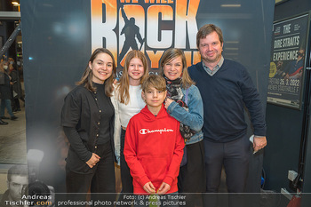 We will rock you Premiere - Stadthalle, Wien - Mi 23.02.2022 - Caroline VASICEK mit Kindern Ben und Marvie, Bruder Martin, Nich23