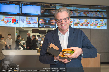 VIP Opening - McDonalds Filiale MaHü Wien - Mi 16.03.2022 - Andreas SCHWERLA in seiner neuen Filiale6