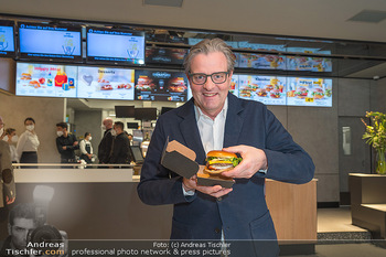 VIP Opening - McDonalds Filiale MaHü Wien - Mi 16.03.2022 - Andreas SCHWERLA in seiner neuen Filiale8