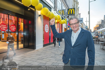 VIP Opening - McDonalds Filiale MaHü Wien - Mi 16.03.2022 - Andreas SCHWERLA vor seiner neuen Filiale18