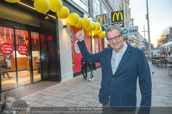 VIP Opening - McDonalds Filiale MaHü Wien - Mi 16.03.2022 - Andreas SCHWERLA vor seiner neuen Filiale19
