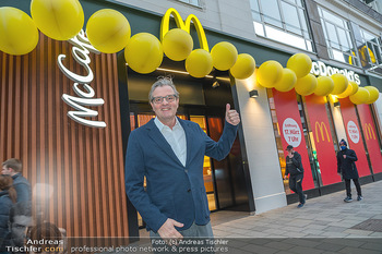 VIP Opening - McDonalds Filiale MaHü Wien - Mi 16.03.2022 - Andreas SCHWERLA vor seiner neuen Filiale20