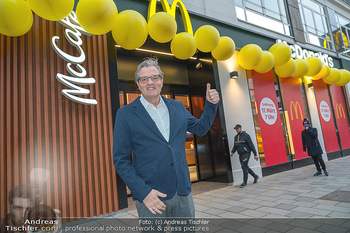 VIP Opening - McDonalds Filiale MaHü Wien - Mi 16.03.2022 - Andreas SCHWERLA vor seiner neuen Filiale21
