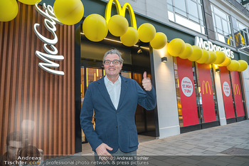 VIP Opening - McDonalds Filiale MaHü Wien - Mi 16.03.2022 - Andreas SCHWERLA vor seiner neuen Filiale22