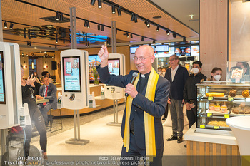 VIP Opening - McDonalds Filiale MaHü Wien - Mi 16.03.2022 - Toni FABER segnet die Filiale, Segnung, Segen68