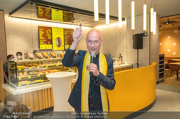 VIP Opening - McDonalds Filiale MaHü Wien - Mi 16.03.2022 - Toni FABER segnet die Filiale, Segnung, Segen70