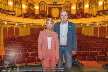 Ukraine Charity Konzert Berndorf Hilft - Stadttheater Berndorf - Fr 18.03.2022 - Kristina SPRENGER, Bürgermeister Franz RUMPLER11