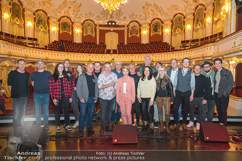 Ukraine Charity Konzert Berndorf Hilft - Stadttheater Berndorf - Fr 18.03.2022 - Gruppenfoto der auftretenden Künstler20