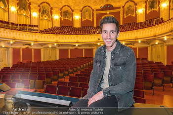 Ukraine Charity Konzert Berndorf Hilft - Stadttheater Berndorf - Fr 18.03.2022 - Luke ANDREWS (Portrait)27