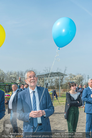 GreenTech BioCampus Opening - Seehof, Donnerskirchen - Di 29.03.2022 - Alexander VAN DER BELLEN mit Luftballon138