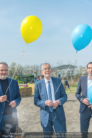 GreenTech BioCampus Opening - Seehof, Donnerskirchen - Di 29.03.2022 - Alexander VAN DER BELLEN, Hans Peter DOSKOZIL mit Luftballon139