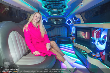 Opening - Portofino, Wien - Fr 22.04.2022 - Melissa NASCHENWENG in einer Strech-Limousine9