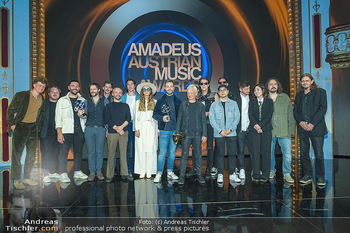 Amadeus Austrian Music Awards - Volkstheater, Wien - Fr 29.04.2022 - Gruppenfoto, Schlussbild, Sieger Amadeus Awards289