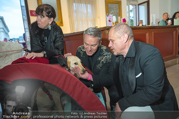 Diversity Ball - Kursalon Hübner, Wien - Sa 07.05.2022 - Marianne KOHN, Alfons HAIDER, Gery KESZLER mit Hund52