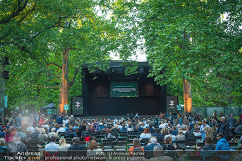 Theater im Park Saisonopening - Belvedere Schlosspark - Di 31.05.2022 - Publikum, Gäste, open-air, Freiluft Theater im Park, Bühne, Zu31