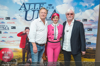 Kinopremiere ´Alle für Uma´ - Cineplexx Milennium City, Wien - Fr 03.06.2022 - Laura BILGERI mit Papa Reinhold und Filmvater Rainer WÖSS68