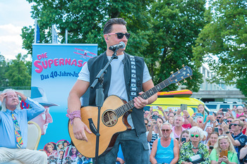 40 Jahre Supernasen - Velden, Kärnten - Fr 17.06.2022 - Andreas GABALIER live auf der Bühne, Fans, Volks-Rock´n´Rolle86