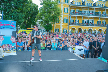 40 Jahre Supernasen - Velden, Kärnten - Fr 17.06.2022 - Andreas GABALIER live auf der Bühne, Fans, Volks-Rock´n´Rolle88